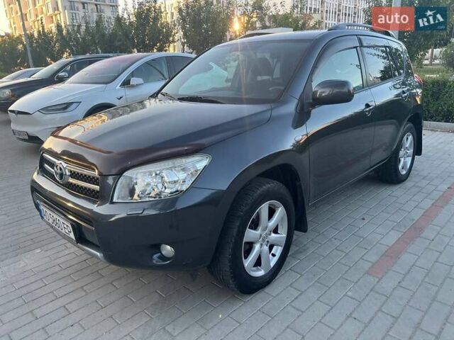 Серый Тойота РАВ 4, объемом двигателя 2 л и пробегом 243 тыс. км за 8800 $, фото 2 на Automoto.ua