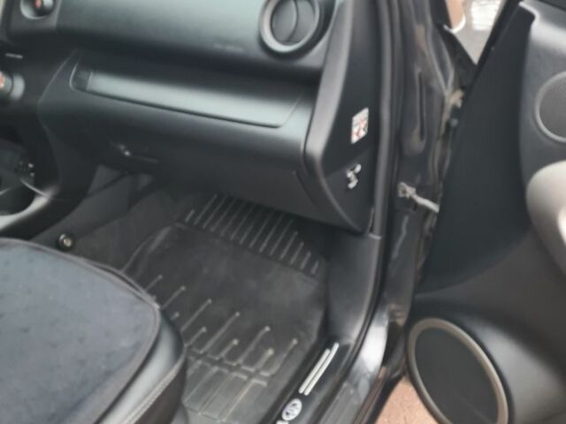 Серый Тойота РАВ 4, объемом двигателя 2 л и пробегом 238 тыс. км за 8800 $, фото 6 на Automoto.ua