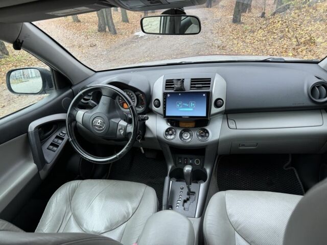 Сірий Тойота РАВ 4, об'ємом двигуна 2.4 л та пробігом 174 тис. км за 11700 $, фото 3 на Automoto.ua