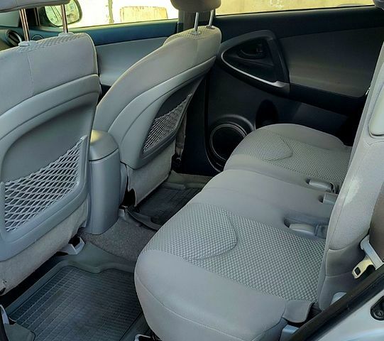 Сірий Тойота РАВ 4, об'ємом двигуна 2.4 л та пробігом 230 тис. км за 9000 $, фото 10 на Automoto.ua