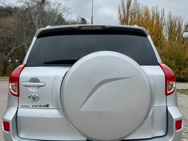 Серый Тойота РАВ 4, объемом двигателя 2 л и пробегом 219 тыс. км за 10300 $, фото 2 на Automoto.ua