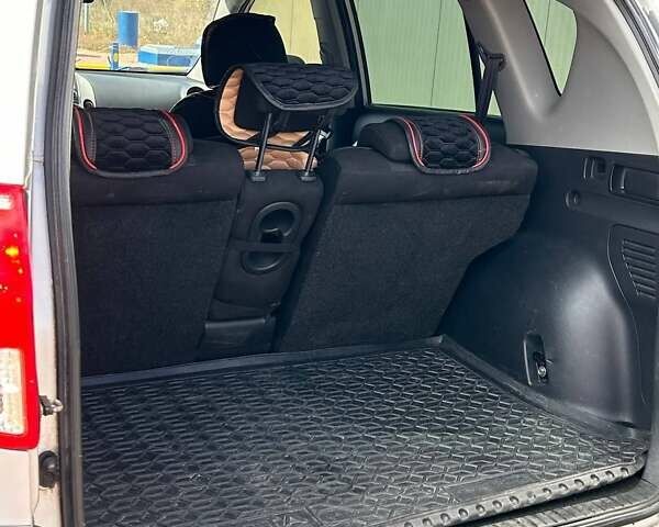 Сірий Тойота РАВ 4, об'ємом двигуна 2.2 л та пробігом 244 тис. км за 9500 $, фото 20 на Automoto.ua