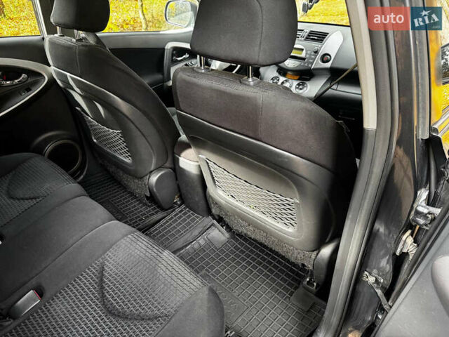 Серый Тойота РАВ 4, объемом двигателя 2 л и пробегом 232 тыс. км за 11500 $, фото 25 на Automoto.ua