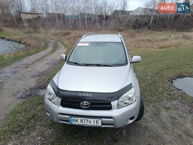 Серый Тойота РАВ 4, объемом двигателя 2.2 л и пробегом 284 тыс. км за 8200 $, фото 6 на Automoto.ua