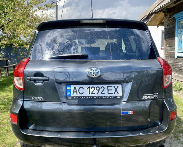 Тойота РАВ 4 2007 у Камінь-Каширський на Automoto.ua Сірий Тойота РАВ 4, об'ємом двигуна 2.23 л та пробігом 232 тис. км за 10400 $, фото 5 на Automoto.ua