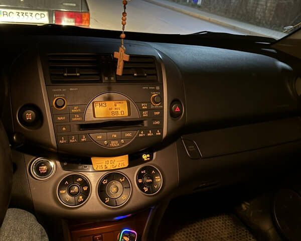 Серый Тойота РАВ 4, объемом двигателя 2.2 л и пробегом 238 тыс. км за 9500 $, фото 10 на Automoto.ua