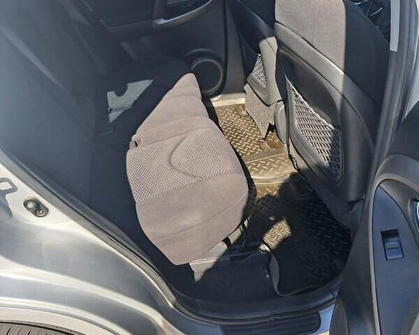Сірий Тойота РАВ 4, об'ємом двигуна 2 л та пробігом 411 тис. км за 8200 $, фото 9 на Automoto.ua