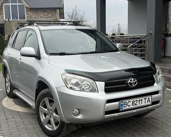 Сірий Тойота РАВ 4, об'ємом двигуна 2.4 л та пробігом 144 тис. км за 11200 $, фото 5 на Automoto.ua