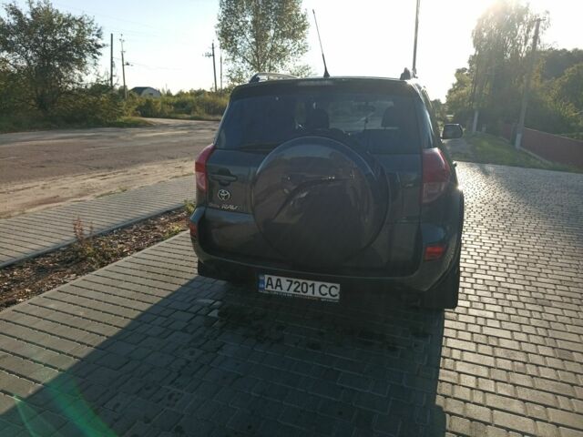 Сірий Тойота РАВ 4, об'ємом двигуна 2.2 л та пробігом 233 тис. км за 8399 $, фото 2 на Automoto.ua