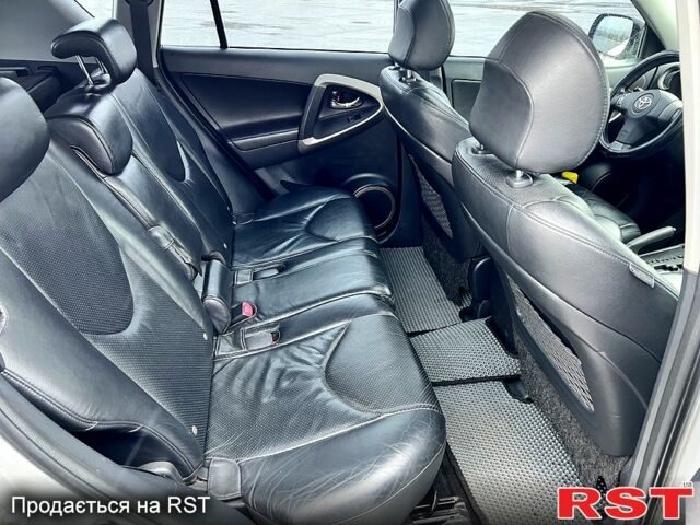 Серый Тойота РАВ 4, объемом двигателя 2 л и пробегом 226 тыс. км за 7999 $, фото 4 на Automoto.ua