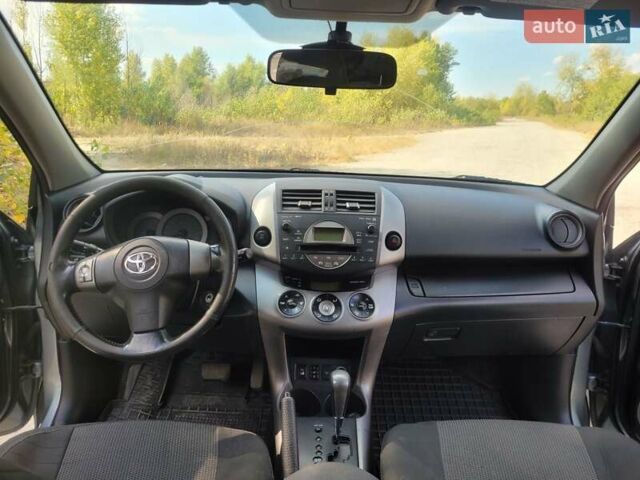 Сірий Тойота РАВ 4, об'ємом двигуна 2 л та пробігом 200 тис. км за 9500 $, фото 11 на Automoto.ua