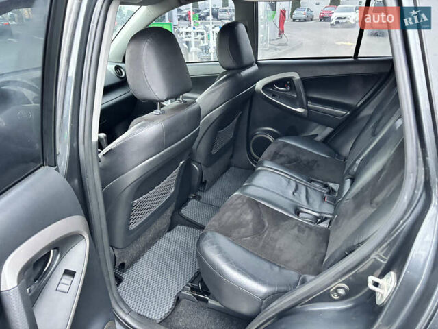 Серый Тойота РАВ 4, объемом двигателя 2 л и пробегом 172 тыс. км за 9500 $, фото 16 на Automoto.ua