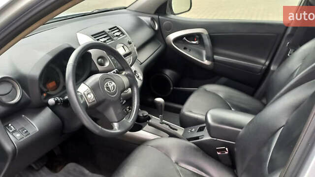 Сірий Тойота РАВ 4, об'ємом двигуна 2.4 л та пробігом 194 тис. км за 11900 $, фото 9 на Automoto.ua