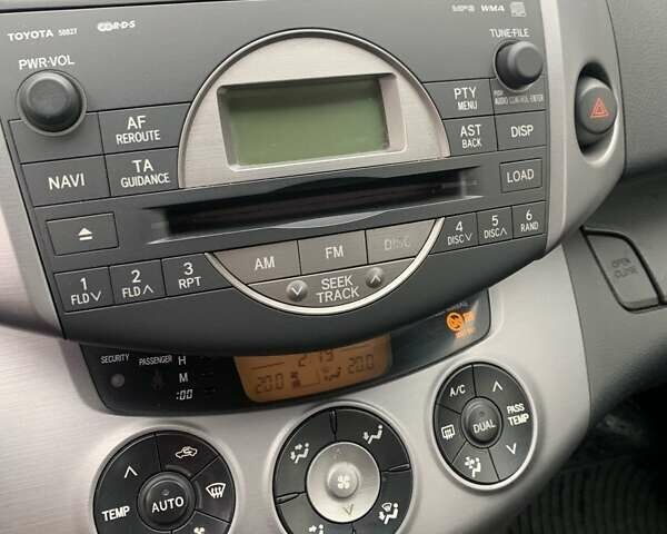 Серый Тойота РАВ 4, объемом двигателя 0 л и пробегом 102 тыс. км за 12000 $, фото 5 на Automoto.ua