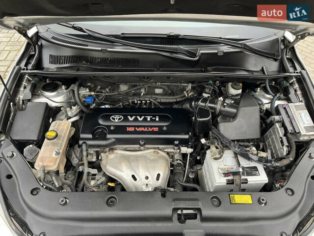 Серый Тойота РАВ 4, объемом двигателя 2 л и пробегом 219 тыс. км за 10500 $, фото 12 на Automoto.ua