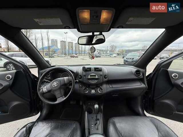 Серый Тойота РАВ 4, объемом двигателя 2 л и пробегом 146 тыс. км за 8600 $, фото 4 на Automoto.ua
