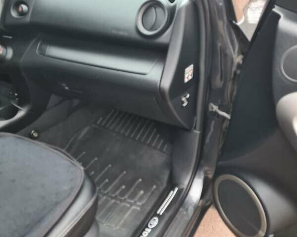 Серый Тойота РАВ 4, объемом двигателя 2 л и пробегом 238 тыс. км за 8800 $, фото 5 на Automoto.ua