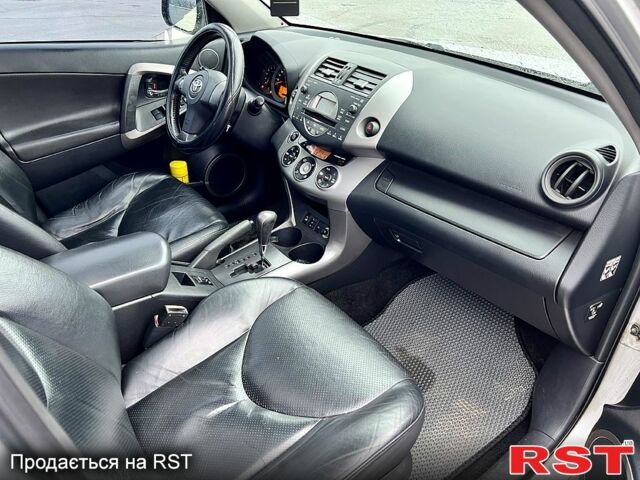 Серый Тойота РАВ 4, объемом двигателя 2 л и пробегом 226 тыс. км за 7999 $, фото 5 на Automoto.ua
