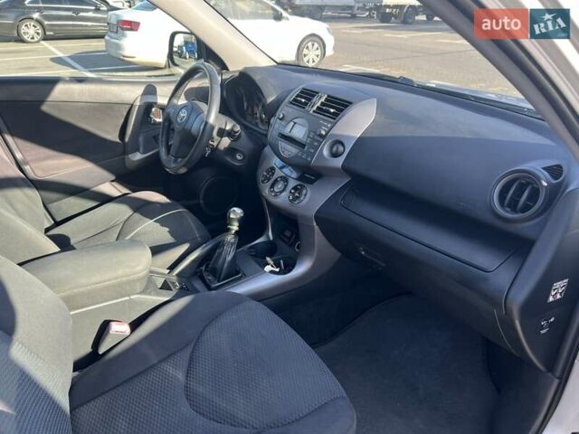 Серый Тойота РАВ 4, объемом двигателя 2.23 л и пробегом 279 тыс. км за 10100 $, фото 9 на Automoto.ua