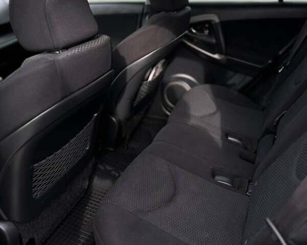 Серый Тойота РАВ 4, объемом двигателя 2 л и пробегом 213 тыс. км за 9800 $, фото 12 на Automoto.ua