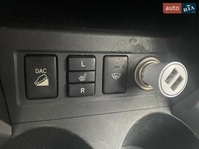 Серый Тойота РАВ 4, объемом двигателя 2 л и пробегом 195 тыс. км за 8000 $, фото 9 на Automoto.ua