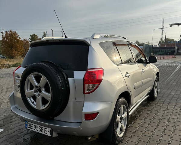 Серый Тойота РАВ 4, объемом двигателя 2 л и пробегом 240 тыс. км за 8700 $, фото 5 на Automoto.ua