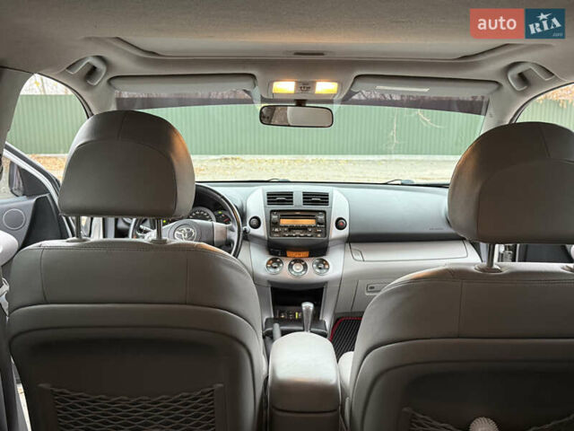Сірий Тойота РАВ 4, об'ємом двигуна 2.4 л та пробігом 242 тис. км за 10888 $, фото 17 на Automoto.ua