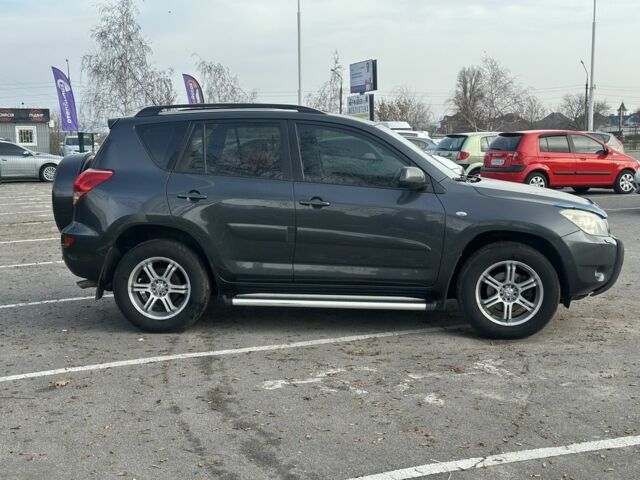 Серый Тойота РАВ 4, объемом двигателя 2 л и пробегом 215 тыс. км за 8700 $, фото 3 на Automoto.ua