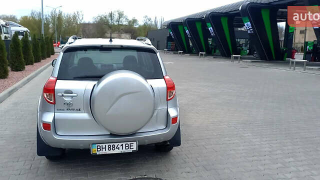 Сірий Тойота РАВ 4, об'ємом двигуна 2.4 л та пробігом 194 тис. км за 11900 $, фото 1 на Automoto.ua