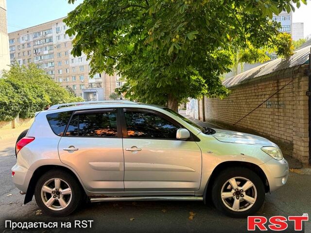 Сірий Тойота РАВ 4, об'ємом двигуна 2 л та пробігом 240 тис. км за 7500 $, фото 2 на Automoto.ua