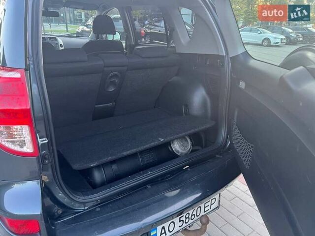 Серый Тойота РАВ 4, объемом двигателя 2 л и пробегом 243 тыс. км за 8800 $, фото 14 на Automoto.ua