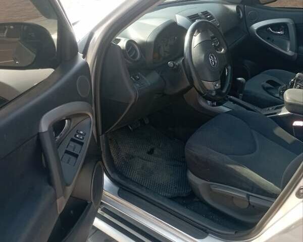 Серый Тойота РАВ 4, объемом двигателя 2 л и пробегом 203 тыс. км за 7999 $, фото 3 на Automoto.ua