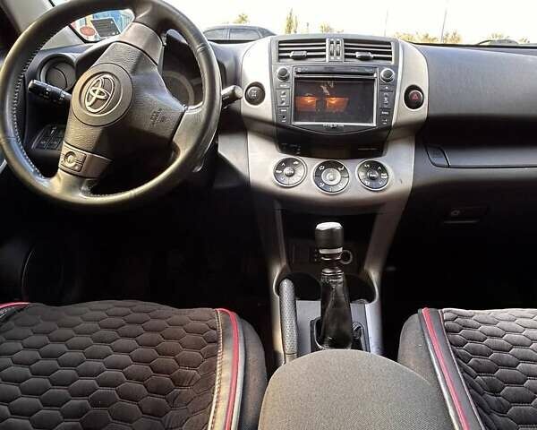 Сірий Тойота РАВ 4, об'ємом двигуна 2.2 л та пробігом 244 тис. км за 9500 $, фото 12 на Automoto.ua