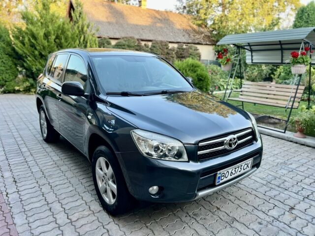 Сірий Тойота РАВ 4, об'ємом двигуна 2.2 л та пробігом 216 тис. км за 8200 $, фото 1 на Automoto.ua