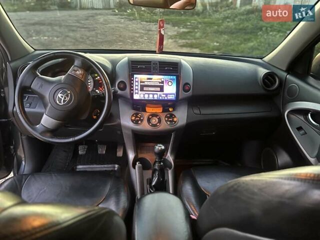 Сірий Тойота РАВ 4, об'ємом двигуна 2.2 л та пробігом 272 тис. км за 10000 $, фото 10 на Automoto.ua