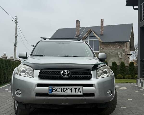 Сірий Тойота РАВ 4, об'ємом двигуна 2.4 л та пробігом 144 тис. км за 11200 $, фото 6 на Automoto.ua