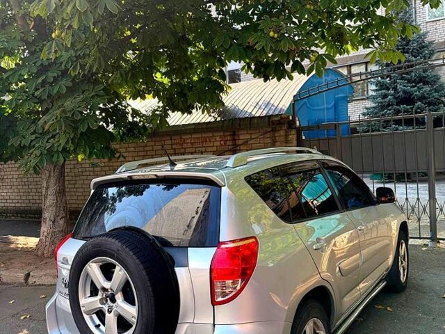 Сірий Тойота РАВ 4, об'ємом двигуна 2 л та пробігом 240 тис. км за 7500 $, фото 3 на Automoto.ua