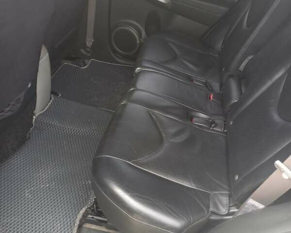 Серый Тойота РАВ 4, объемом двигателя 2.4 л и пробегом 282 тыс. км за 7900 $, фото 5 на Automoto.ua