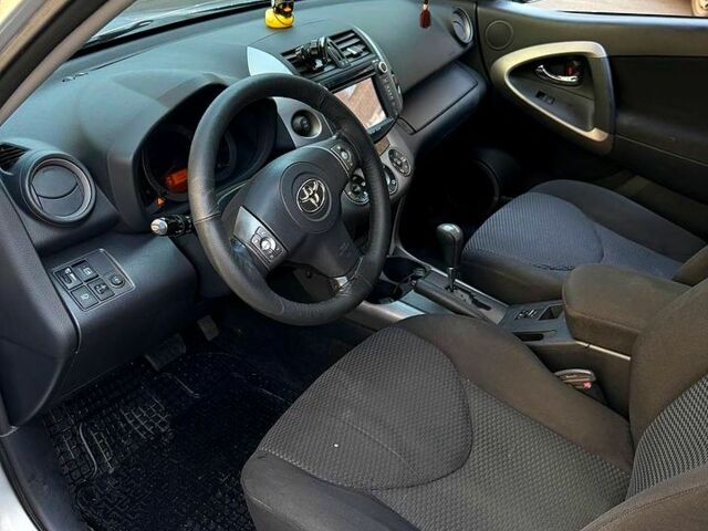 Сірий Тойота РАВ 4, об'ємом двигуна 2 л та пробігом 240 тис. км за 7500 $, фото 7 на Automoto.ua