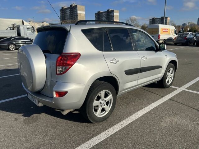 Серый Тойота РАВ 4, объемом двигателя 0 л и пробегом 279 тыс. км за 10100 $, фото 1 на Automoto.ua