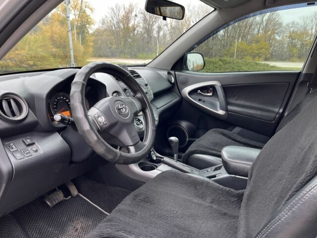 Серый Тойота РАВ 4, объемом двигателя 2 л и пробегом 219 тыс. км за 10300 $, фото 3 на Automoto.ua