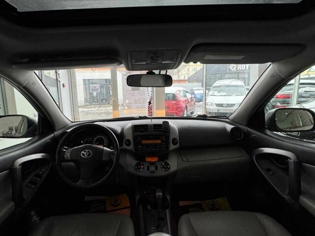 Серый Тойота РАВ 4, объемом двигателя 2.4 л и пробегом 144 тыс. км за 11000 $, фото 9 на Automoto.ua