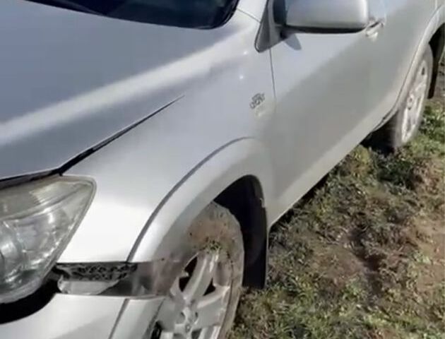 Серый Тойота РАВ 4, объемом двигателя 2.2 л и пробегом 200 тыс. км за 4500 $, фото 6 на Automoto.ua