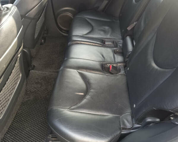 Тойота РАВ 4 2007 у Теребовле на Automoto.ua Сірий Тойота РАВ 4, об'ємом двигуна 2.2 л та пробігом 263 тис. км за 9200 $, фото 14 на Automoto.ua