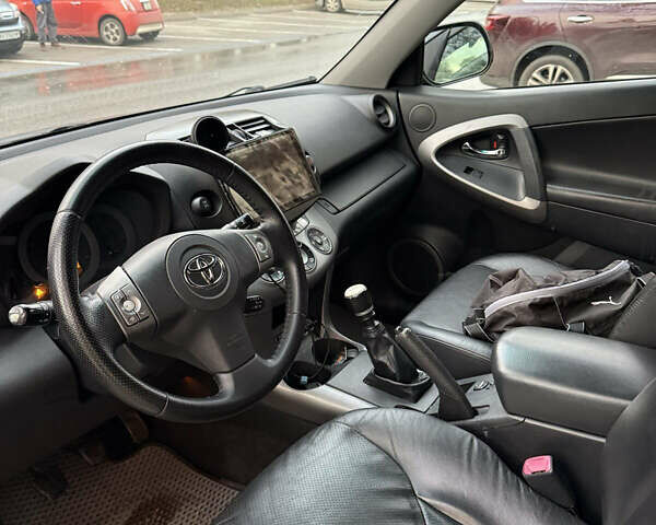 Серый Тойота РАВ 4, объемом двигателя 2.23 л и пробегом 275 тыс. км за 9000 $, фото 4 на Automoto.ua