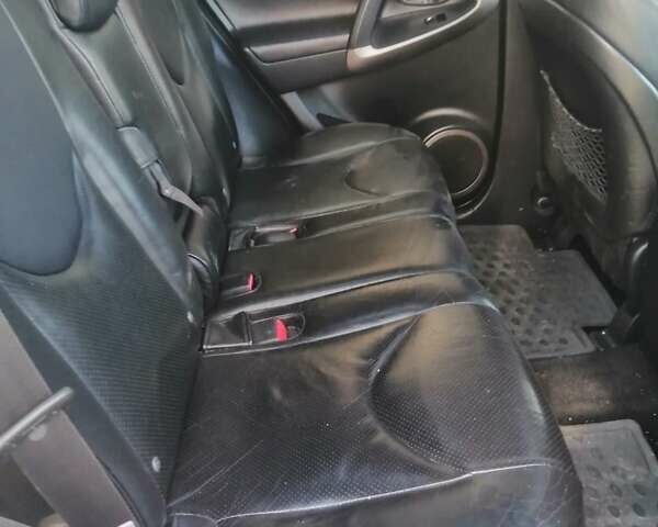 Серый Тойота РАВ 4, объемом двигателя 2 л и пробегом 230 тыс. км за 9700 $, фото 4 на Automoto.ua