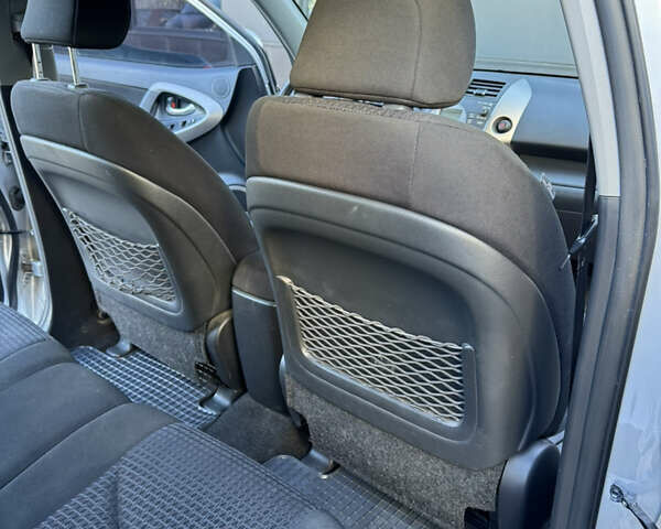 Серый Тойота РАВ 4, объемом двигателя 2 л и пробегом 108 тыс. км за 10999 $, фото 19 на Automoto.ua