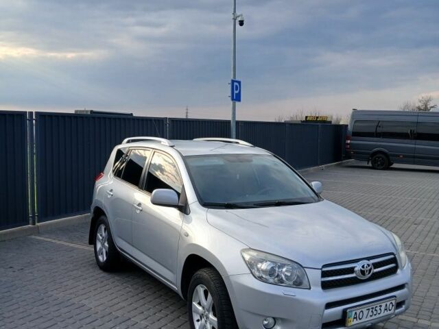 Серый Тойота РАВ 4, объемом двигателя 2 л и пробегом 260 тыс. км за 10100 $, фото 2 на Automoto.ua