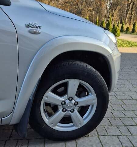 Серый Тойота РАВ 4, объемом двигателя 2.23 л и пробегом 293 тыс. км за 7999 $, фото 100 на Automoto.ua