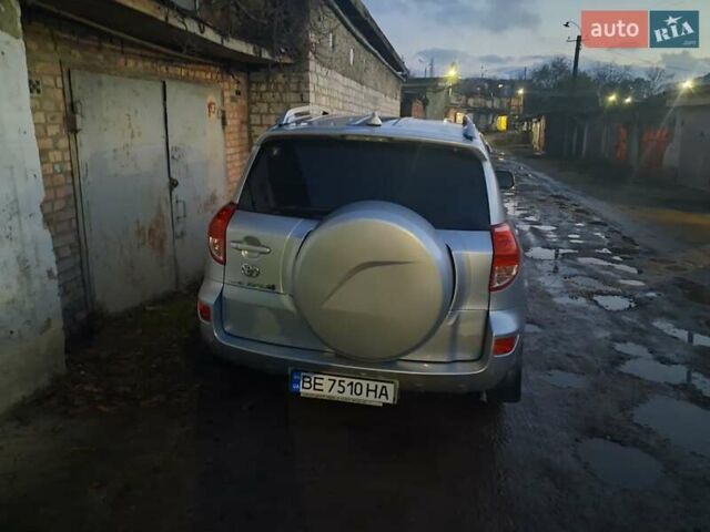 Серый Тойота РАВ 4, объемом двигателя 2 л и пробегом 165 тыс. км за 10700 $, фото 4 на Automoto.ua